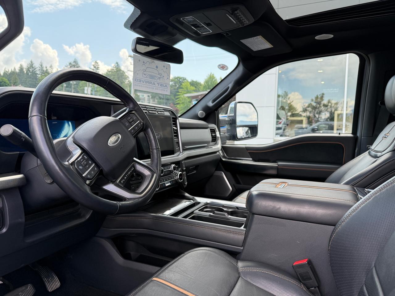2024 Ford F-350 Super Duty SRW PLATINUM Photo5