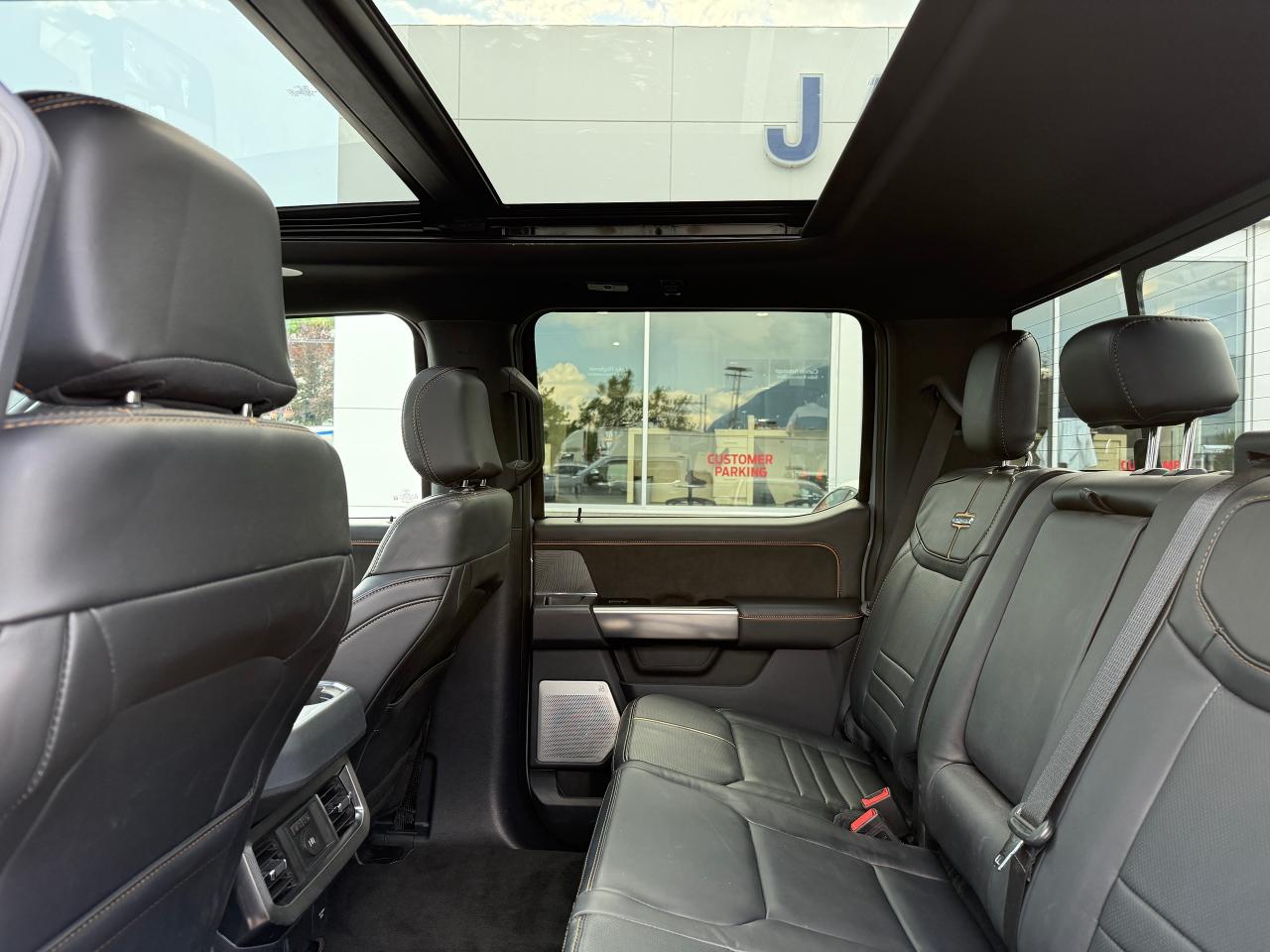 2024 Ford F-350 Super Duty SRW PLATINUM Photo5