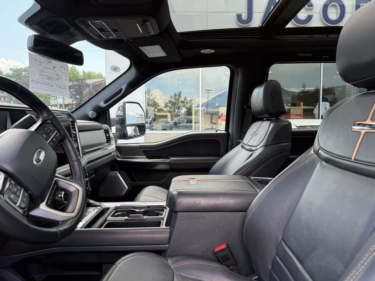 2024 Ford F-350 Super Duty SRW PLATINUM Photo5