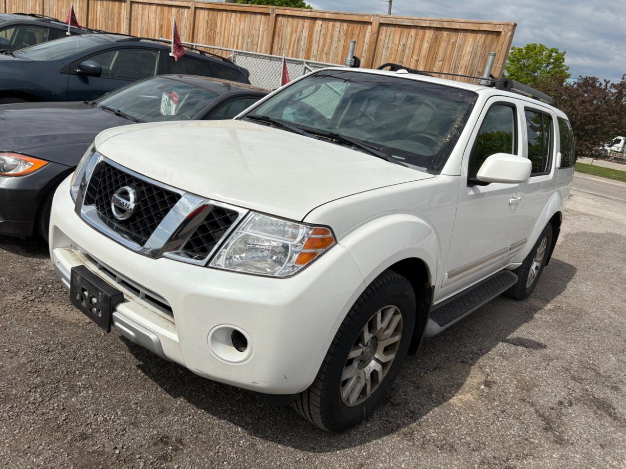 Used 2009 Nissan Pathfinder LE for sale in Ajax, ON