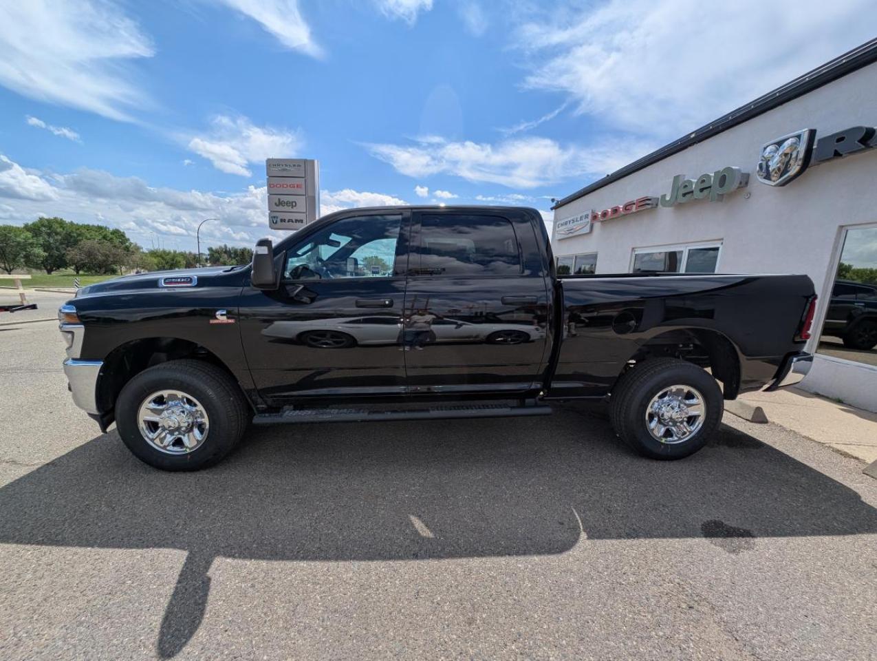 2025 RAM 2500 Tradesman 4x4 Crew Cab 6'4" Box Photo3