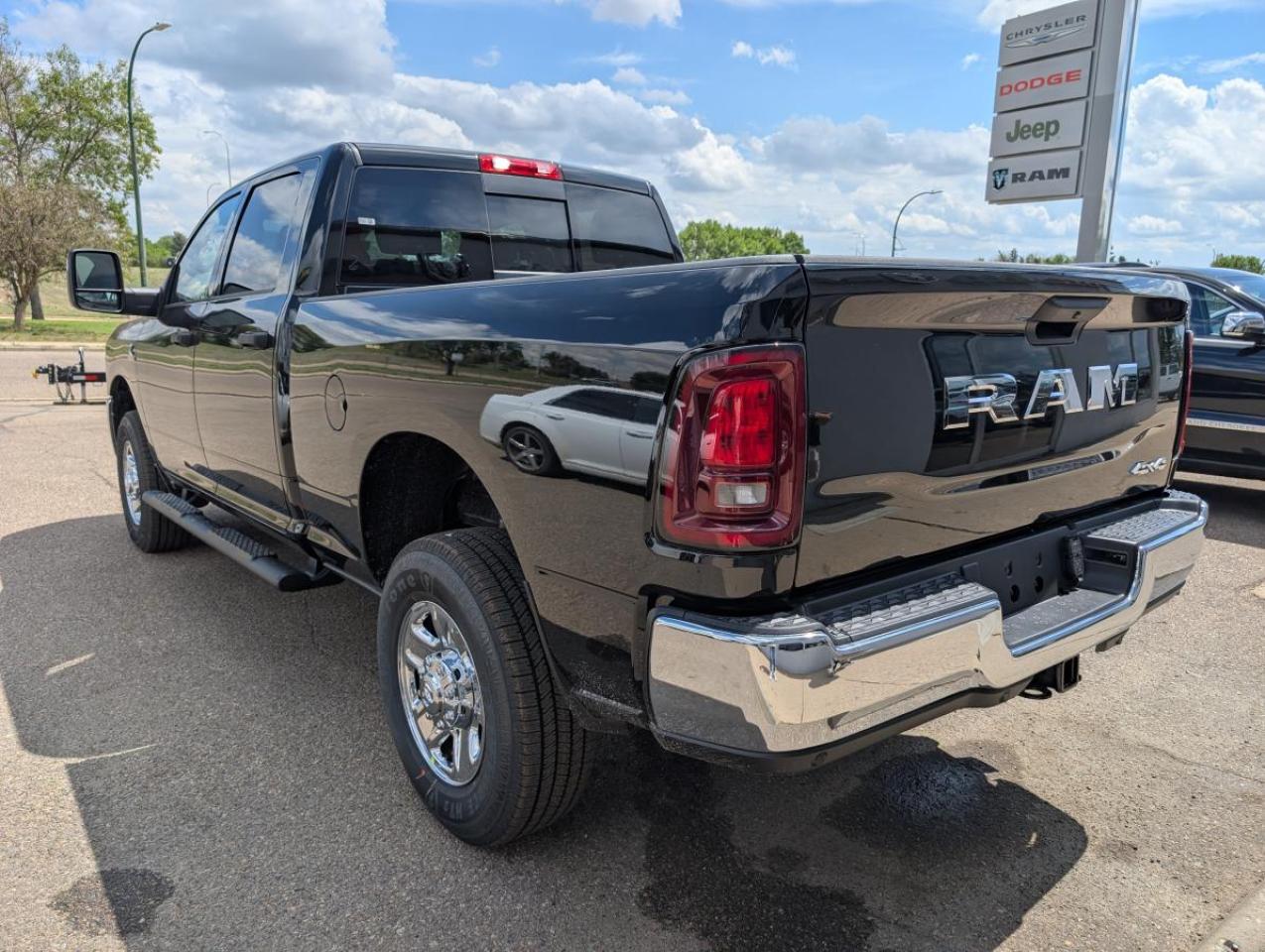 2025 RAM 2500 Tradesman 4x4 Crew Cab 6'4" Box Photo4