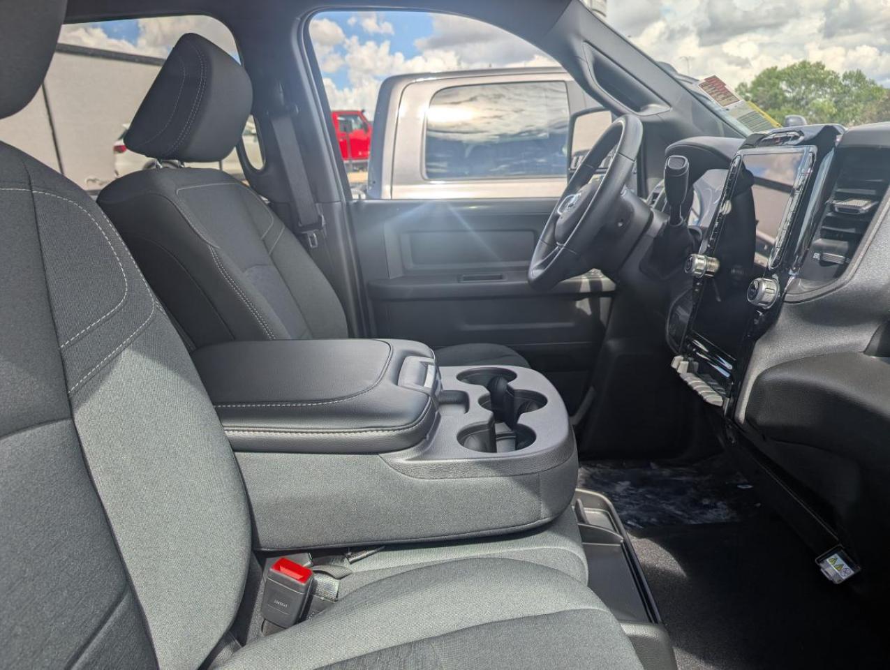 2025 RAM 2500 Tradesman 4x4 Crew Cab 6'4" Box Photo3