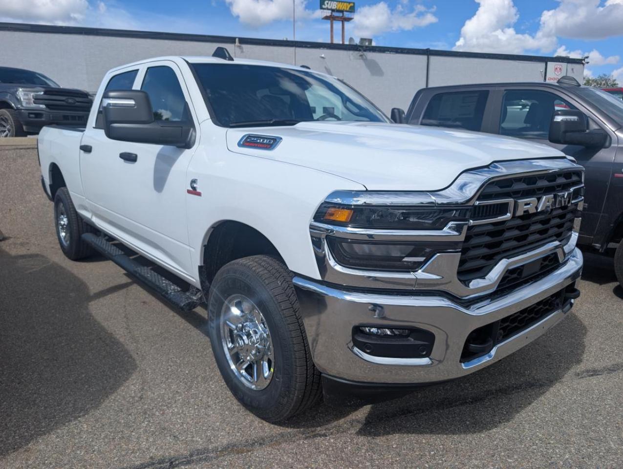 2025 RAM 2500 Tradesman 4x4 Crew Cab 6'4" Box Photo2