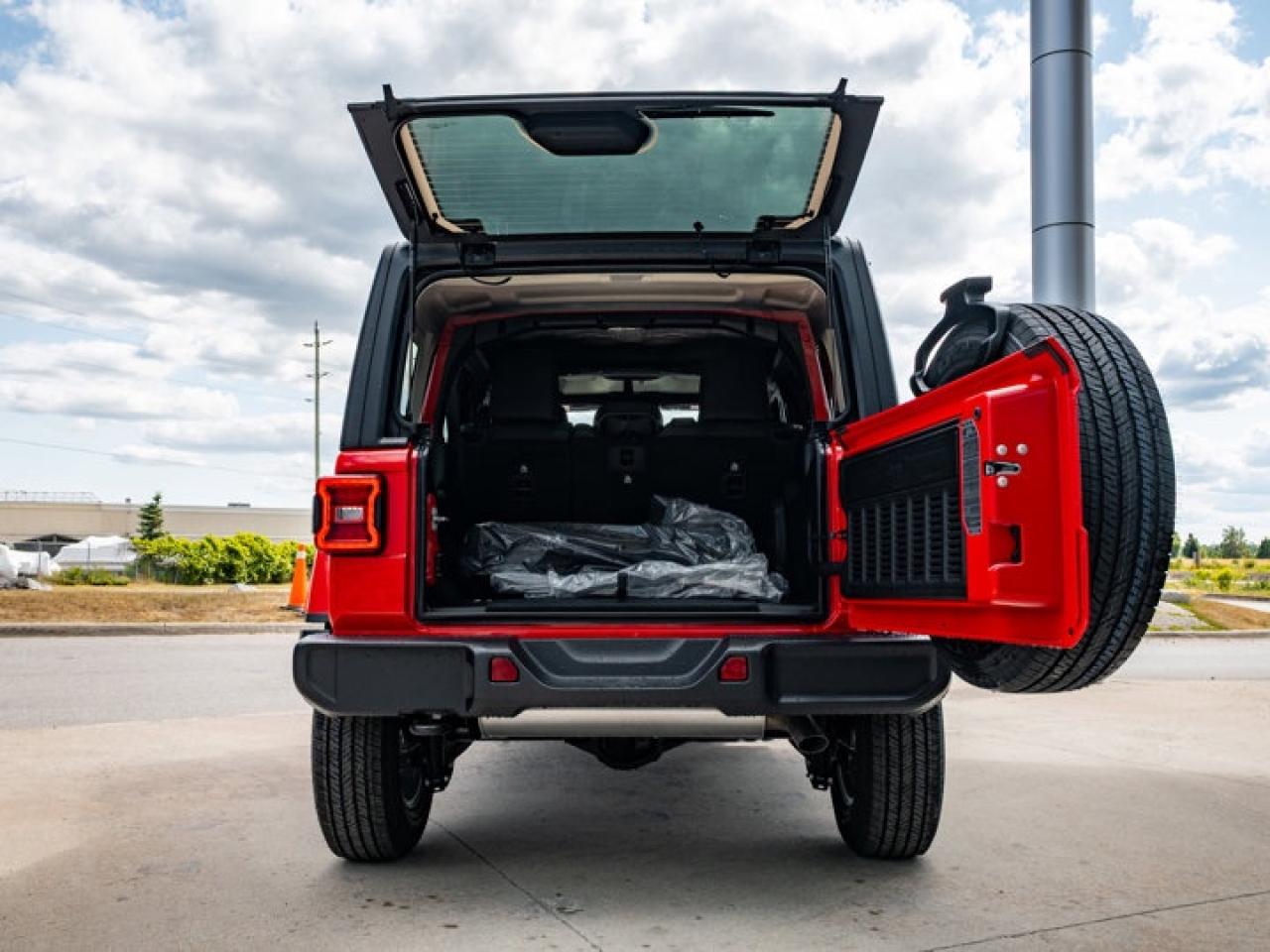 2025 Jeep Wrangler Sahara Photo