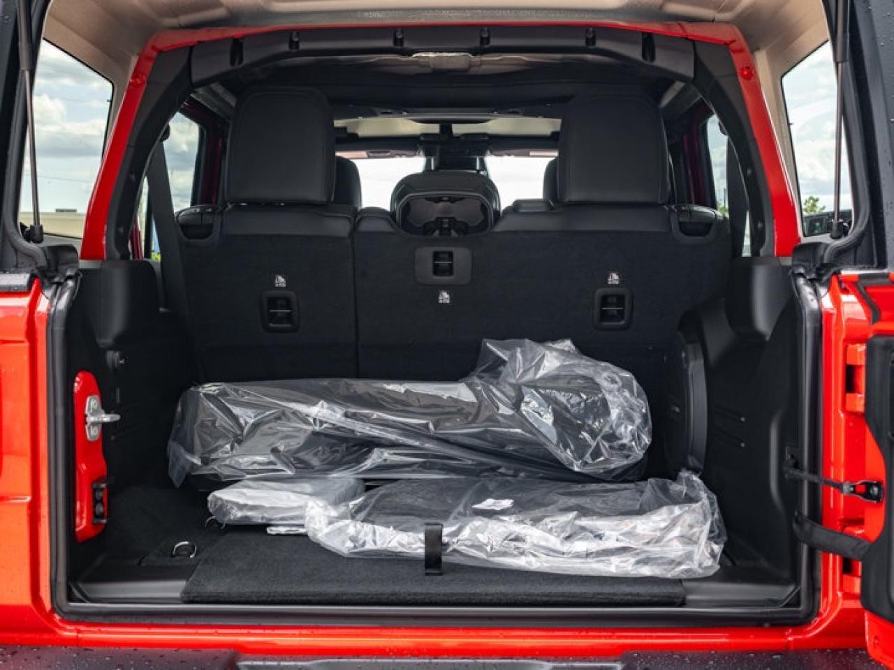 2025 Jeep Wrangler Sahara Photo