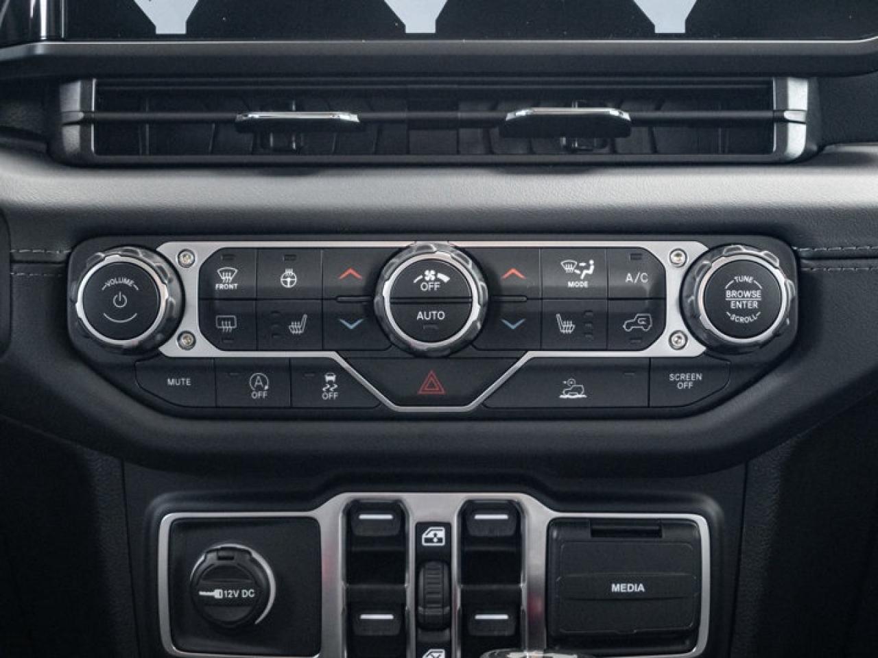 2025 Jeep Wrangler Sahara Photo