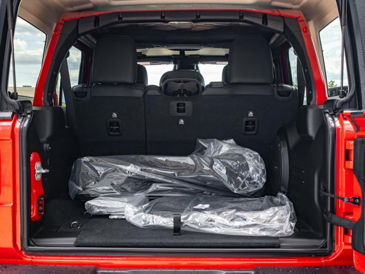 2025 Jeep Wrangler Sahara Photo