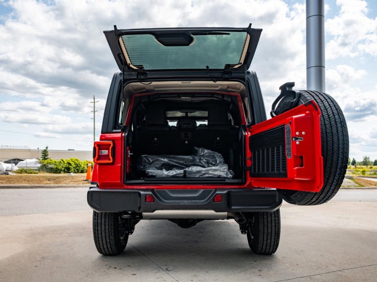 2025 Jeep Wrangler Sahara Photo