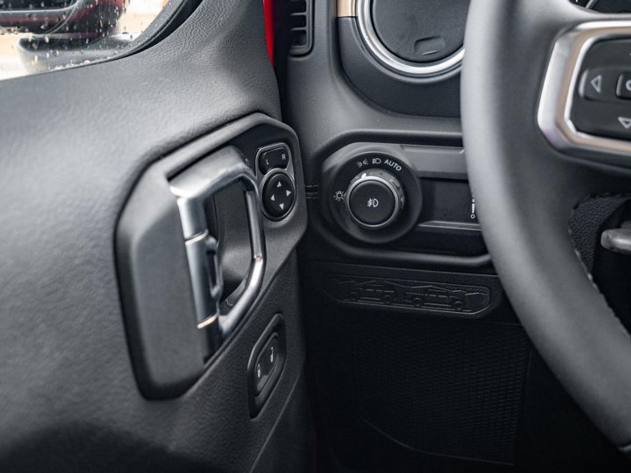 2025 Jeep Wrangler Sahara Photo