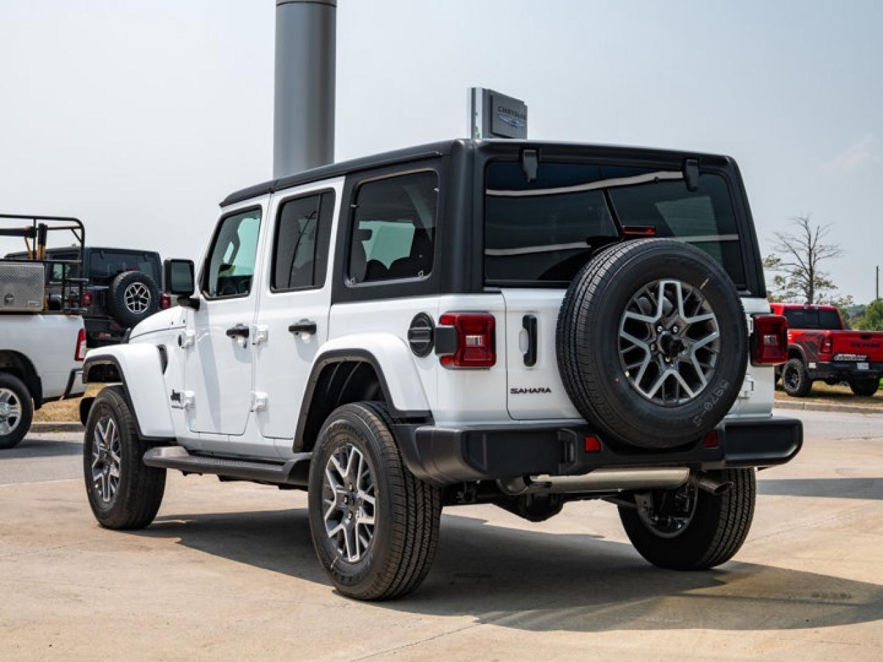 2025 Jeep Wrangler Sahara Photo