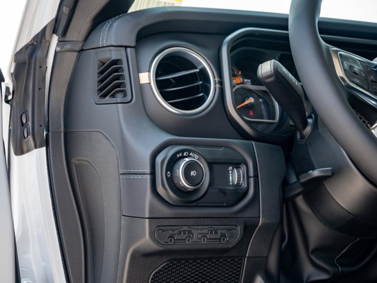 2025 Jeep Wrangler Sahara Photo