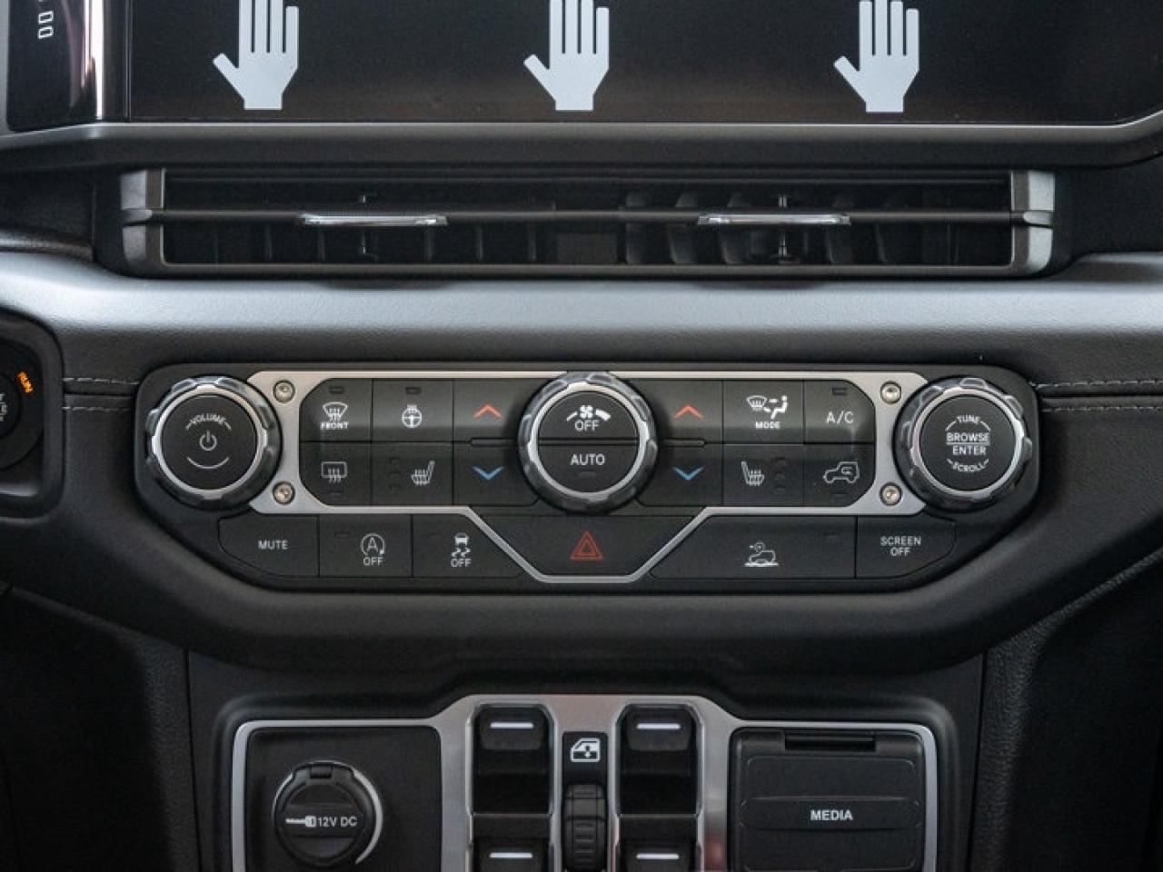 2025 Jeep Wrangler Sahara Photo