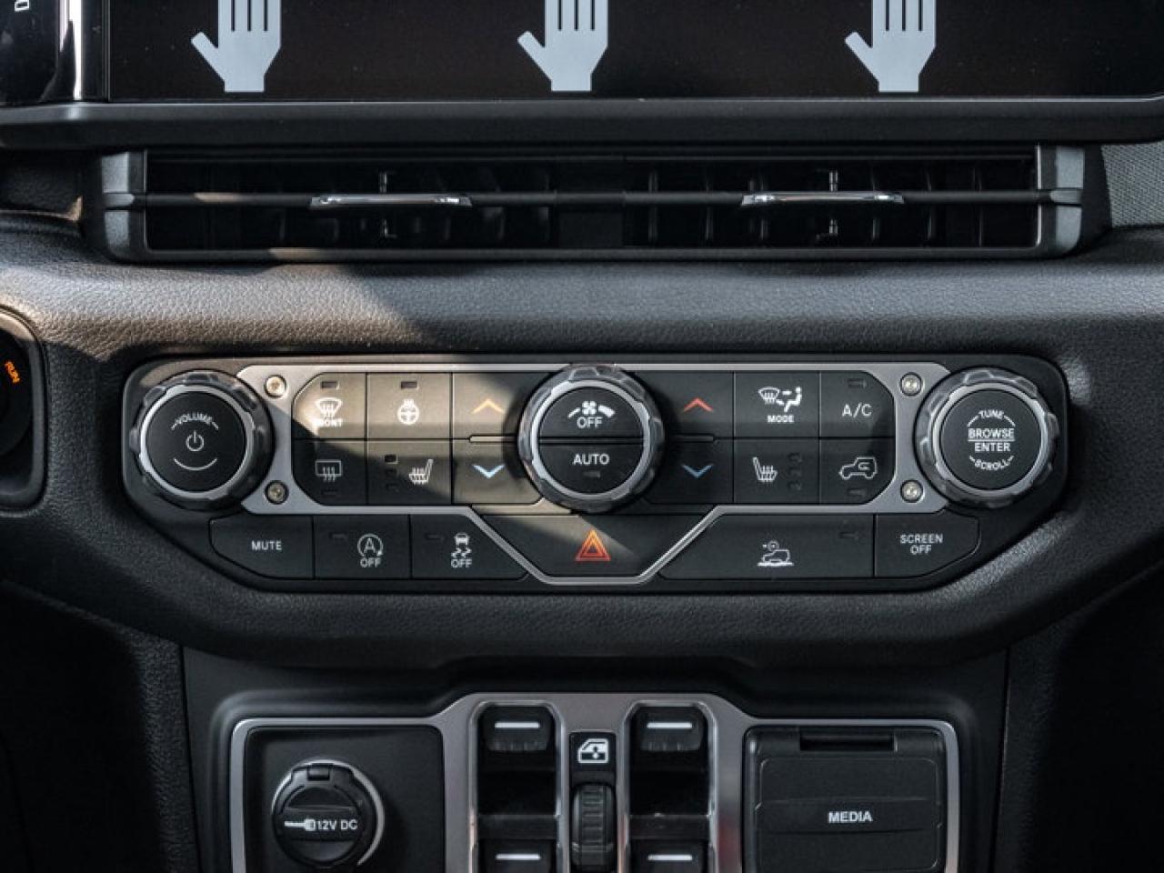 2025 Jeep Wrangler Sport S Photo