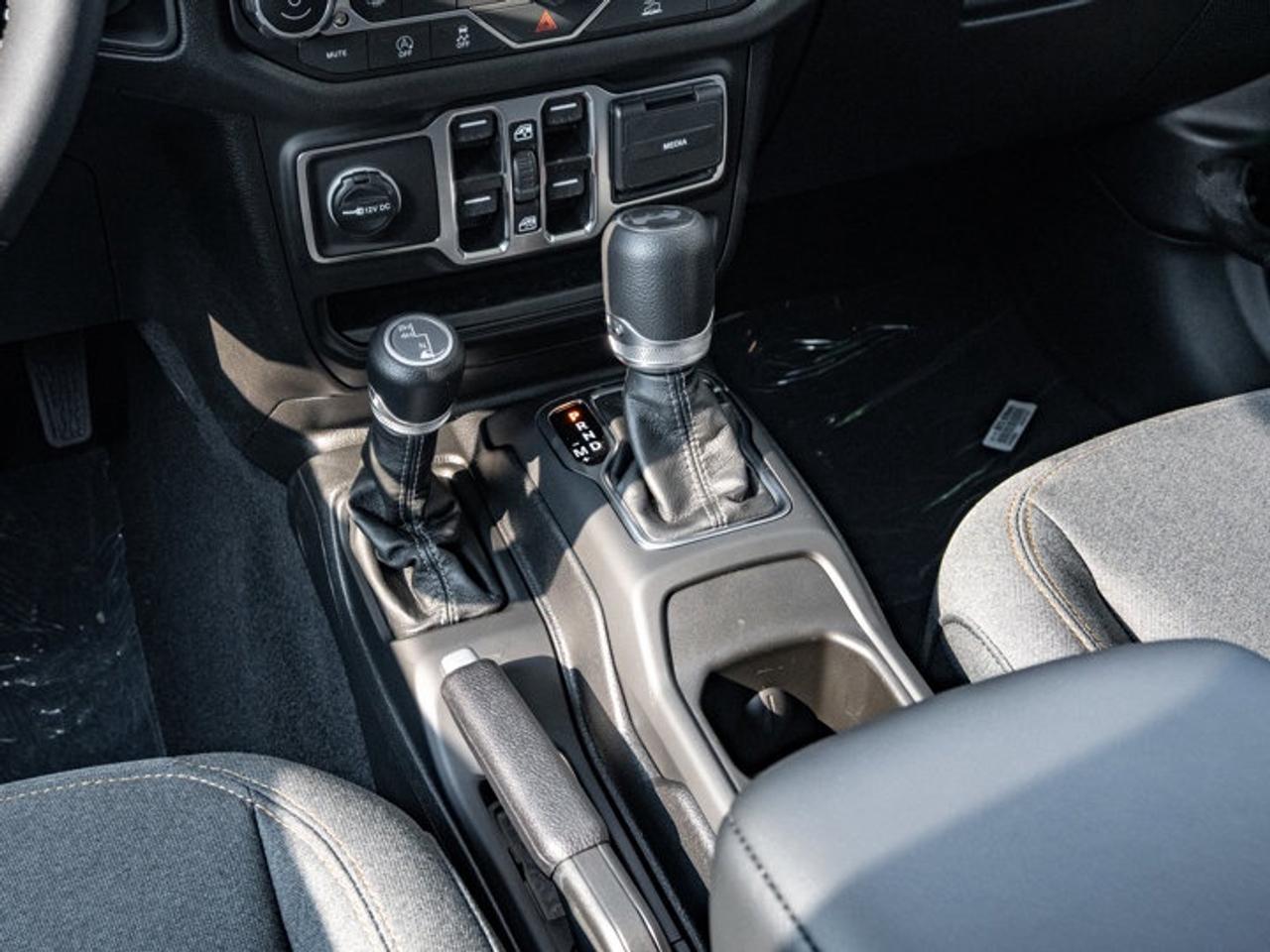 2025 Jeep Wrangler Sport S Photo