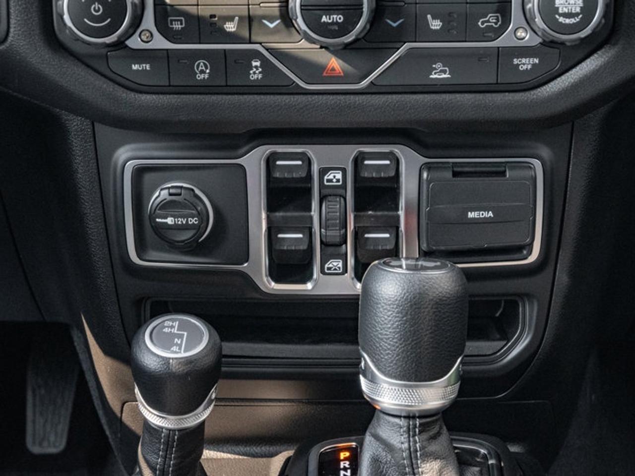 2025 Jeep Wrangler Sport S Photo