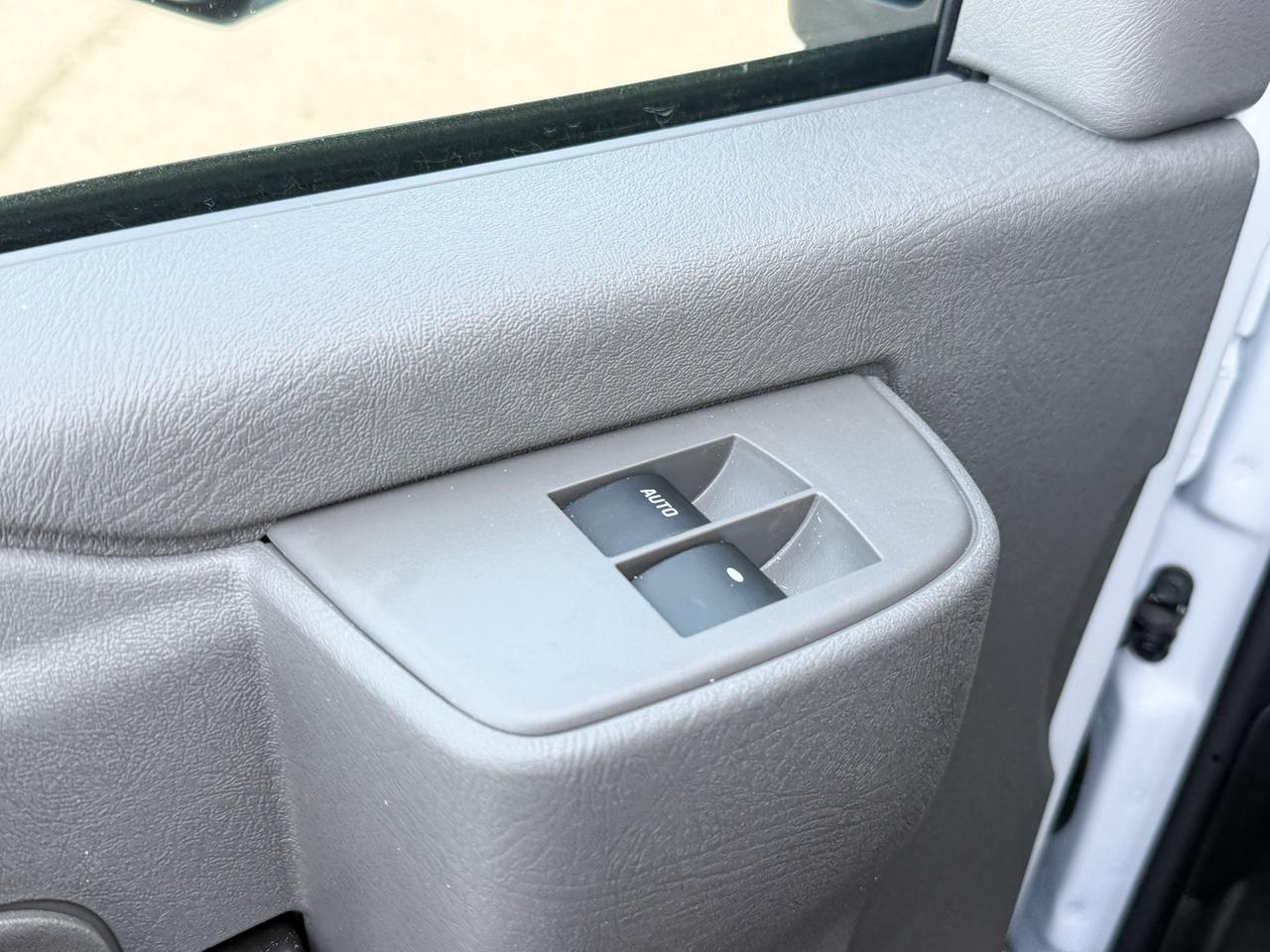 2025 GMC Savana Cutaway Work Van 4.3L V8 WITH REMOTE ENTRY, CRUISE CONTROL, A/C, REAR VISION CAMERA, AM/FM STEREO Photo