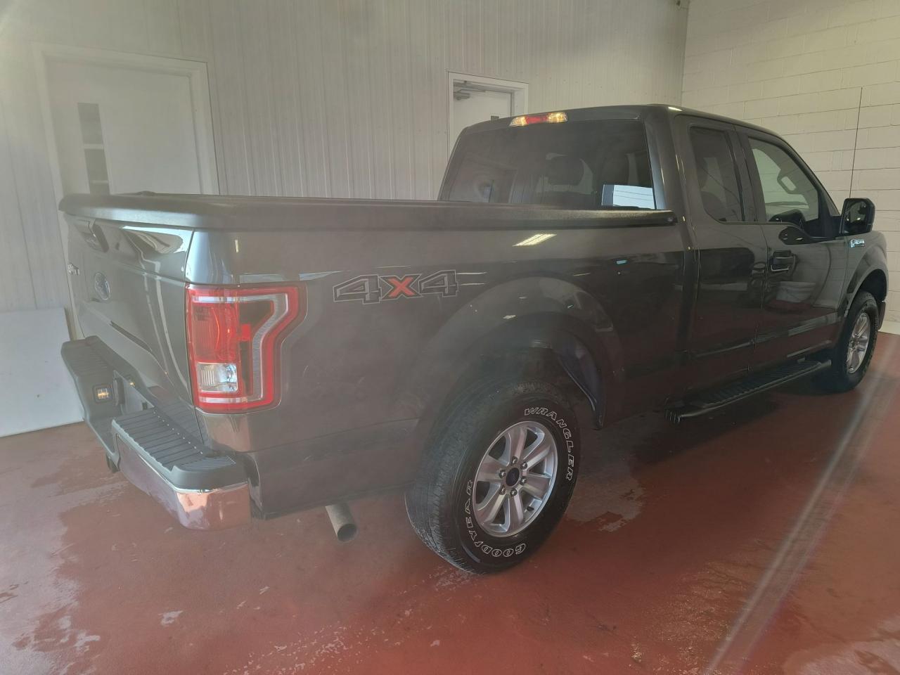 2017 Ford F-150 XLT Photo1