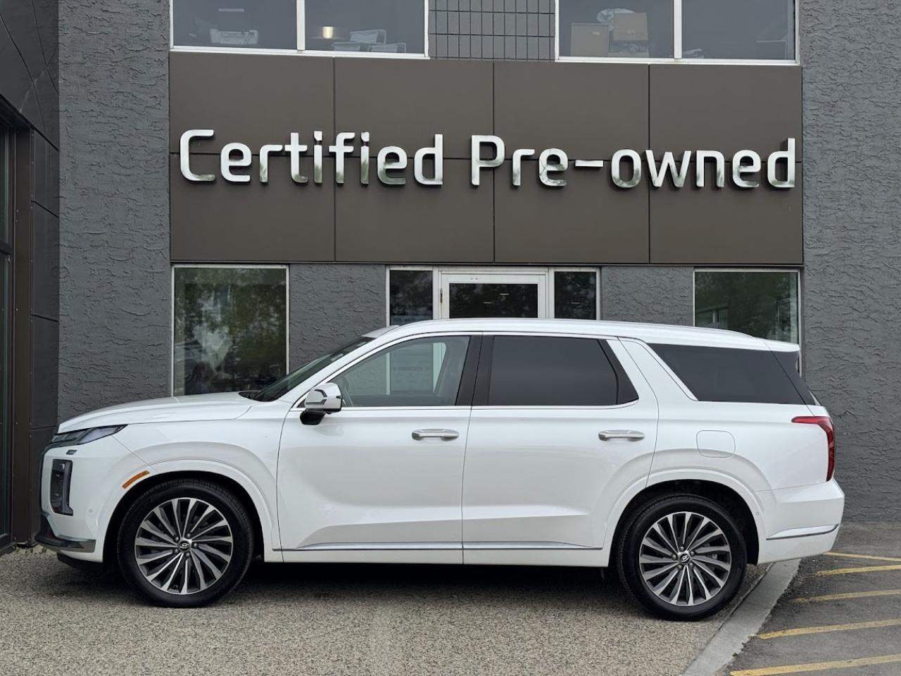 Used 2024 Hyundai PALISADE CALLIGRAPHY w/ TOP MODEL / LOW KMS for sale in Calgary, AB