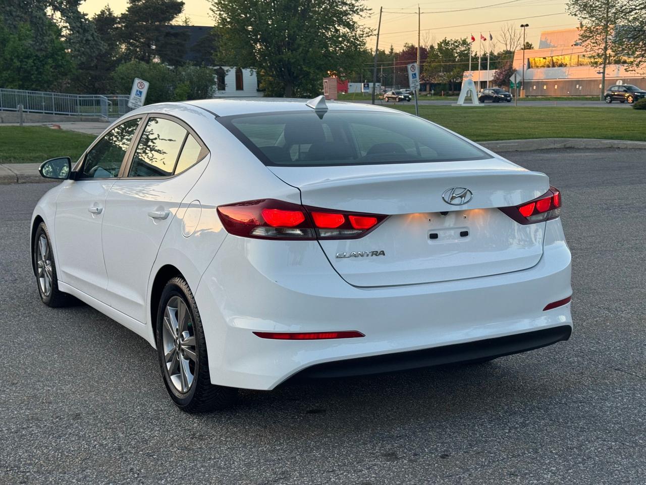 2017 Hyundai Elantra GL - Photo #9