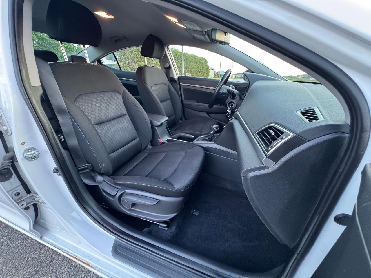 2017 Hyundai Elantra GL - Photo #12