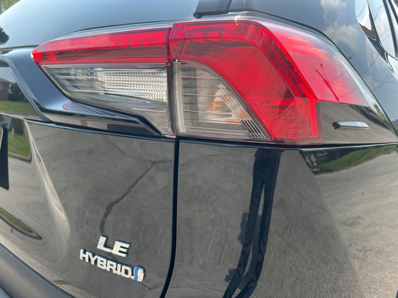 2020 Toyota RAV4 Hybrid LE - Photo #6