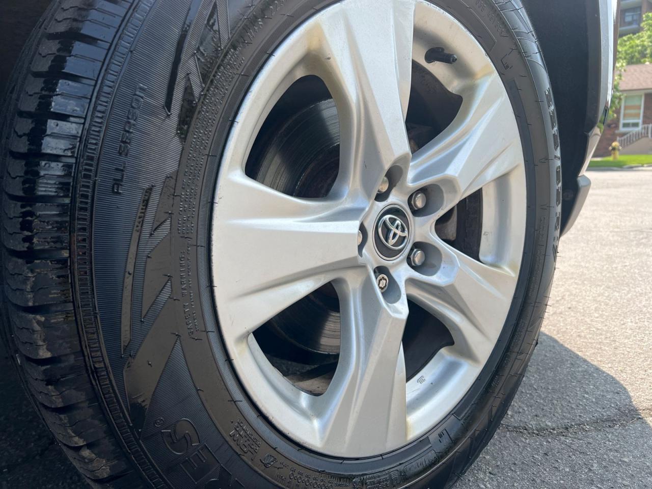 2020 Toyota RAV4 Hybrid LE - Photo #10