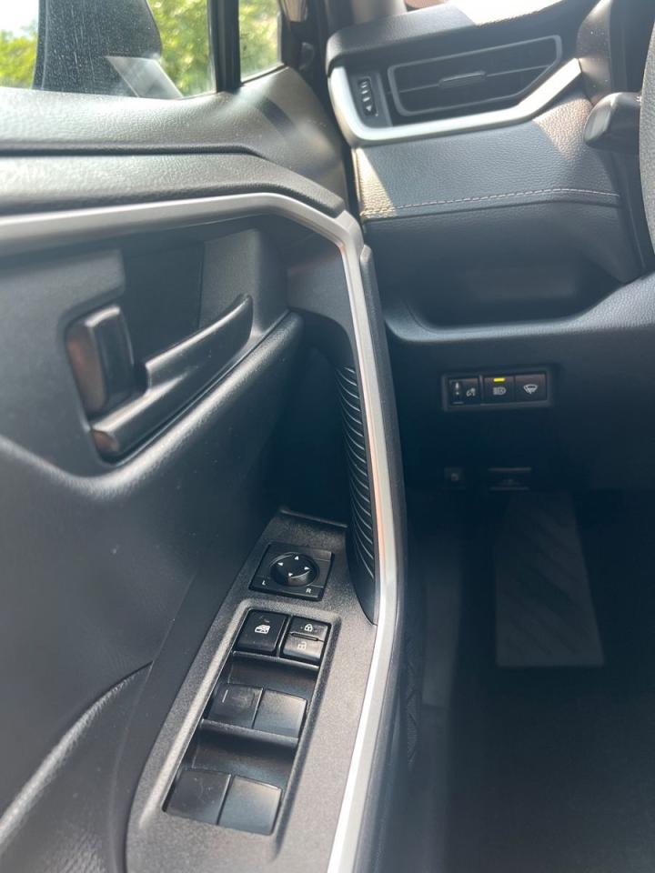 2020 Toyota RAV4 Hybrid LE - Photo #20
