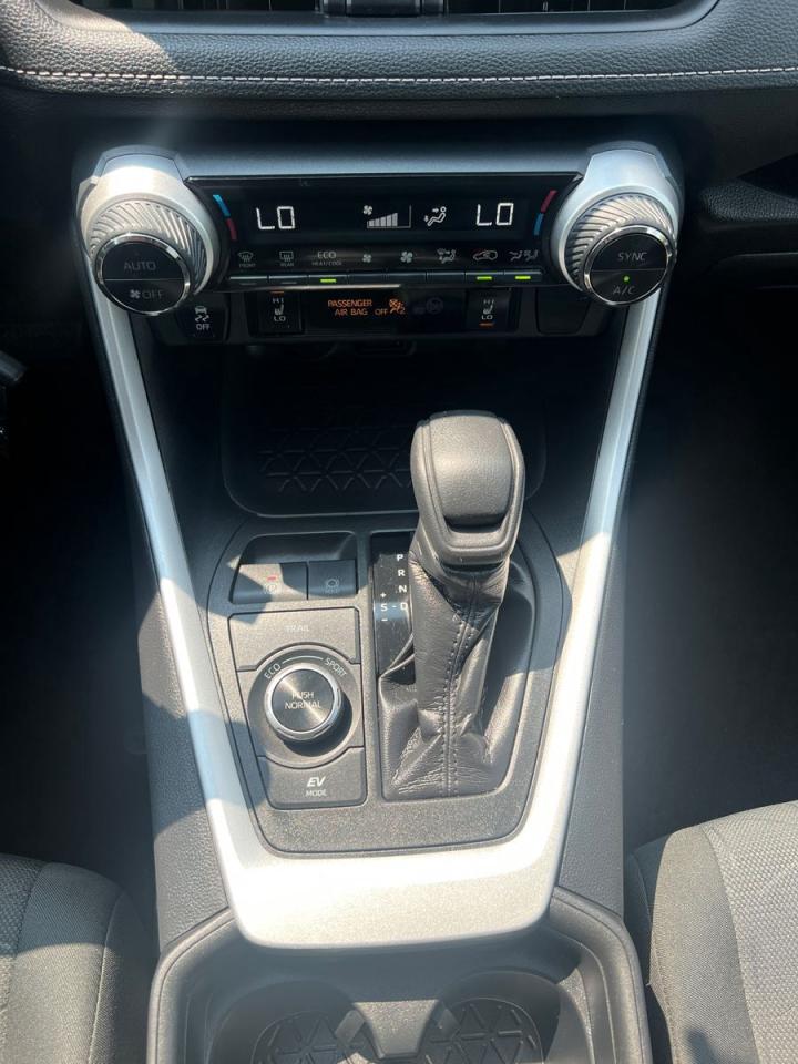 2020 Toyota RAV4 Hybrid LE - Photo #19