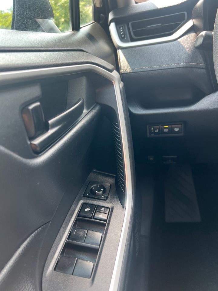2020 Toyota RAV4 Hybrid LE - Photo #20