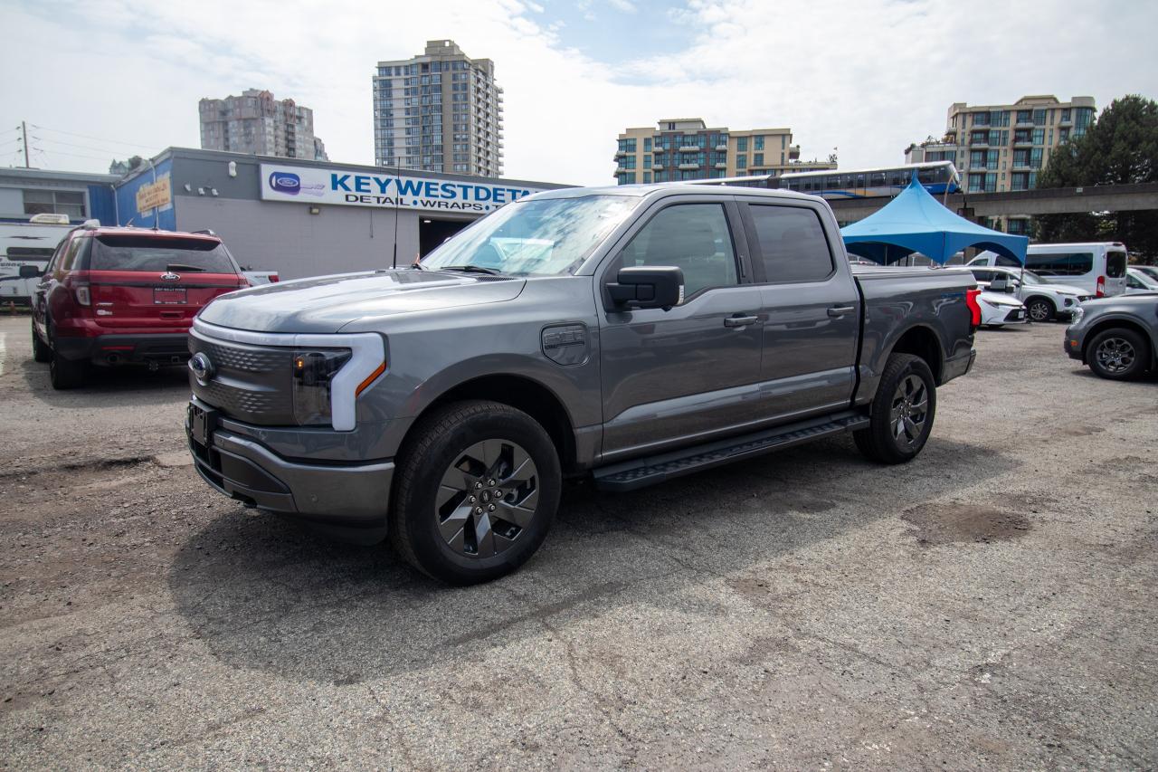 2023 Ford F-150 XLT 4WD SuperCrew 5.5' Box Photo2