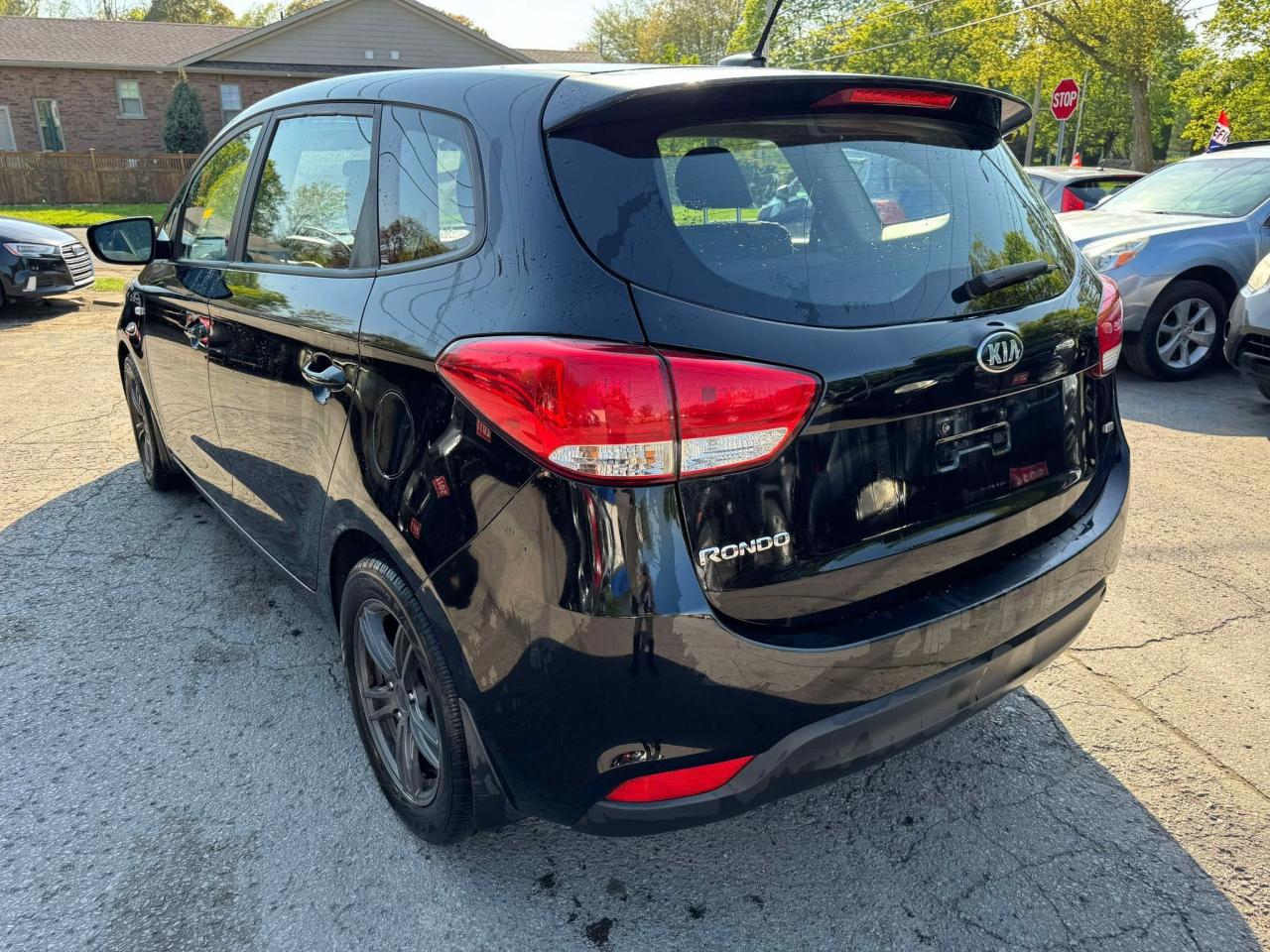 2015 Kia Rondo LX - Photo #5