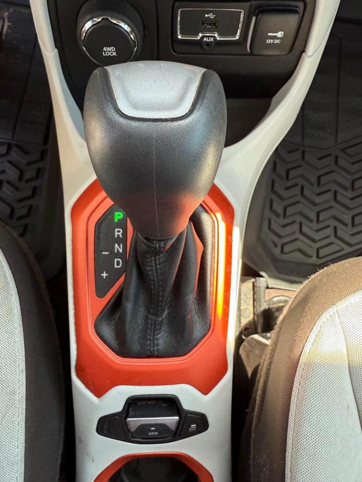 2015 Jeep Renegade North - Photo #18
