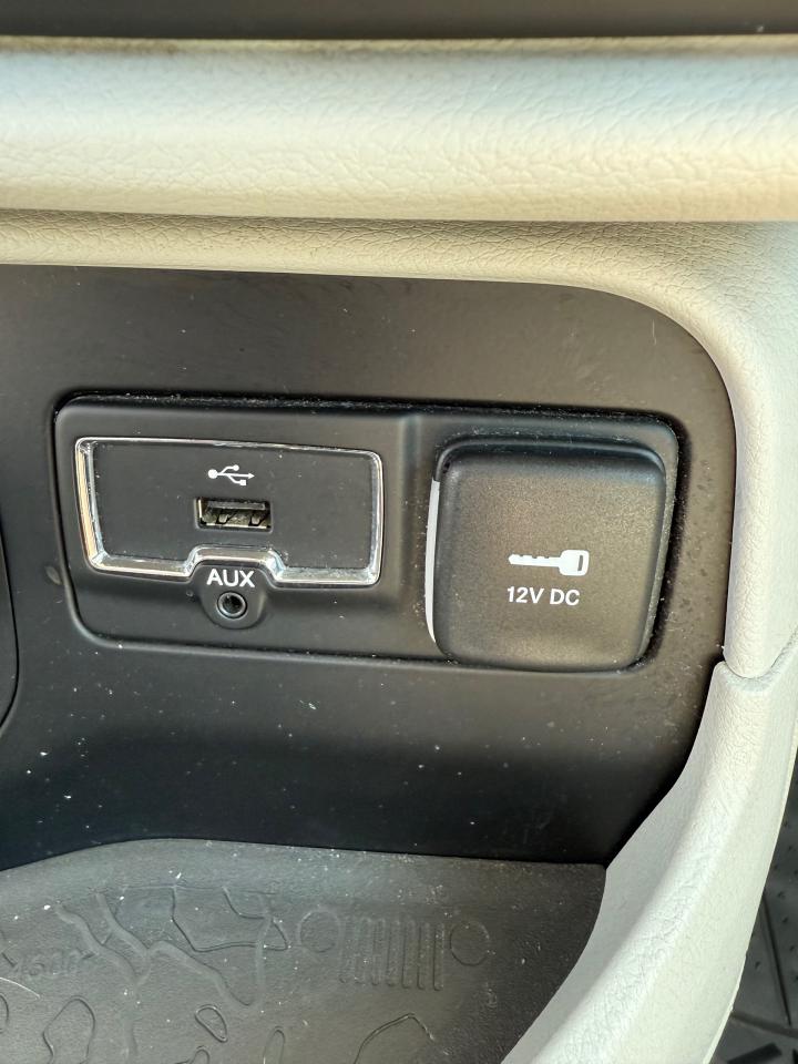 2015 Jeep Renegade North - Photo #17