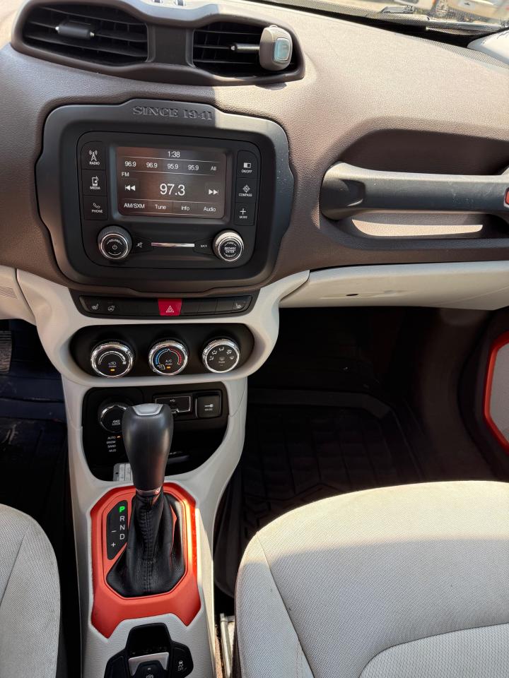 2015 Jeep Renegade North - Photo #14