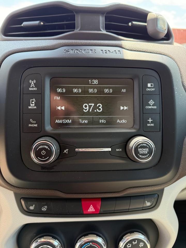 2015 Jeep Renegade North - Photo #15