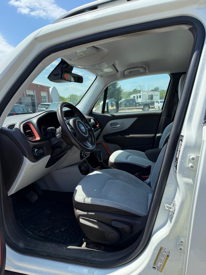 2015 Jeep Renegade North - Photo #11