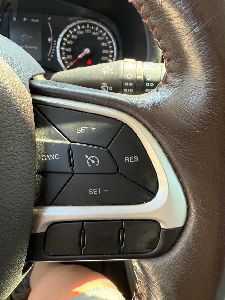 2015 Jeep Renegade North - Photo #23