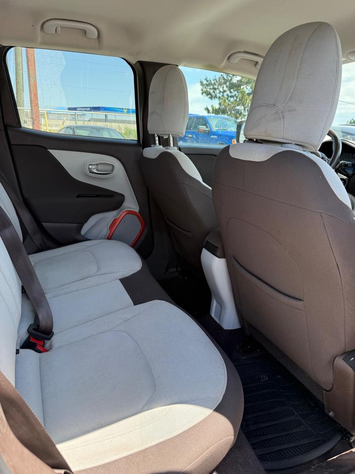 2015 Jeep Renegade North - Photo #30