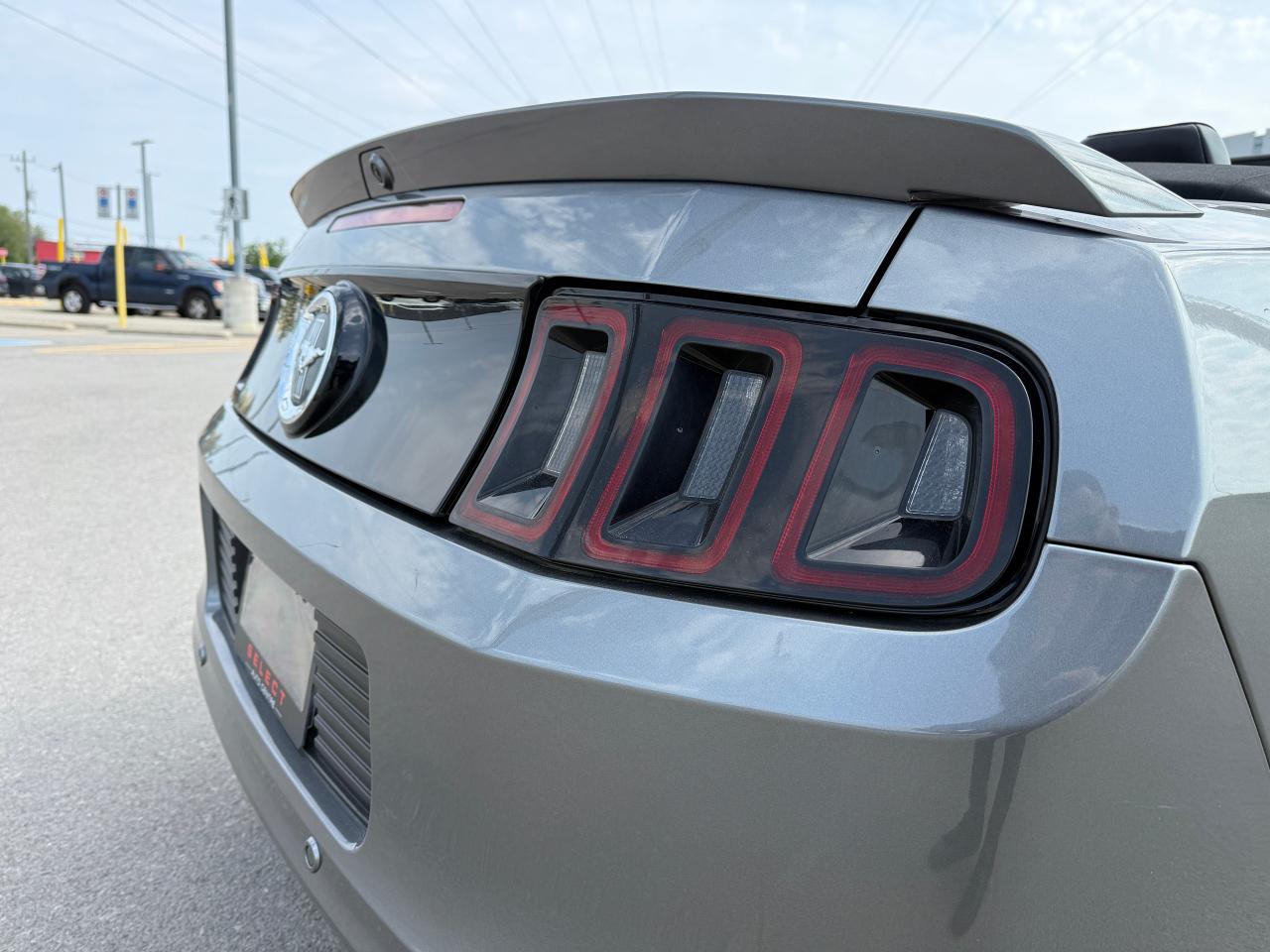 2014 Ford Mustang V6 Premium - Photo #23