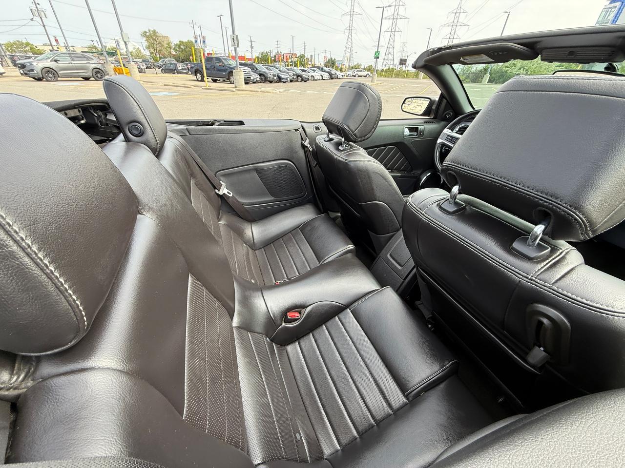 2014 Ford Mustang V6 Premium - Photo #13