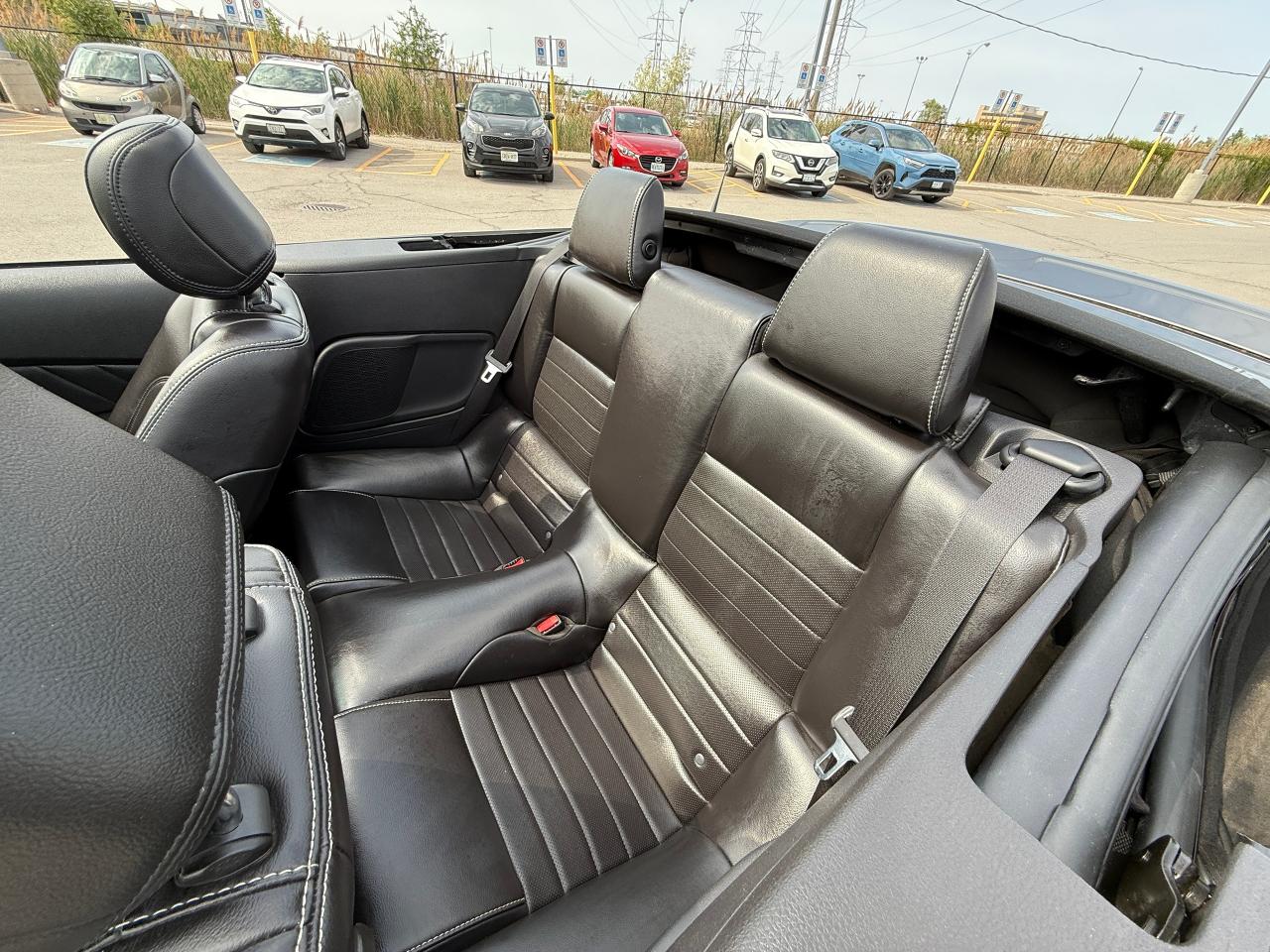 2014 Ford Mustang V6 Premium - Photo #12