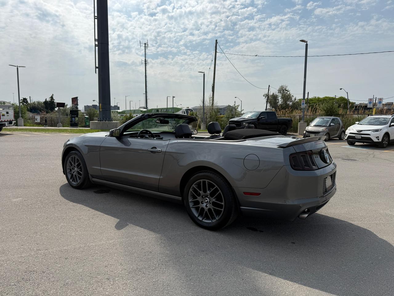 2014 Ford Mustang V6 Premium - Photo #6