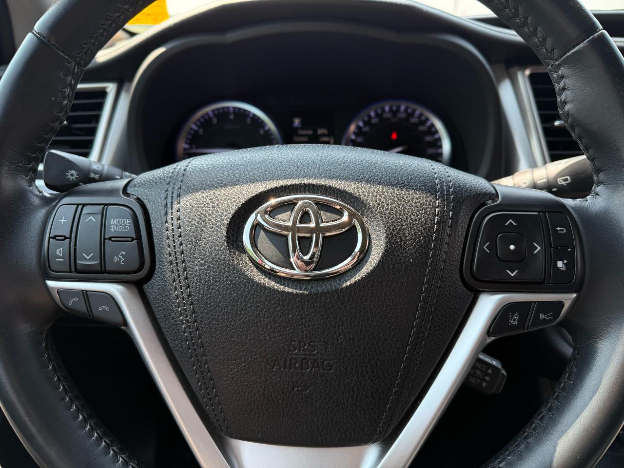 2019 Toyota Highlander XLE | Navigation | Backup Camera | Sunroof - Photo #18