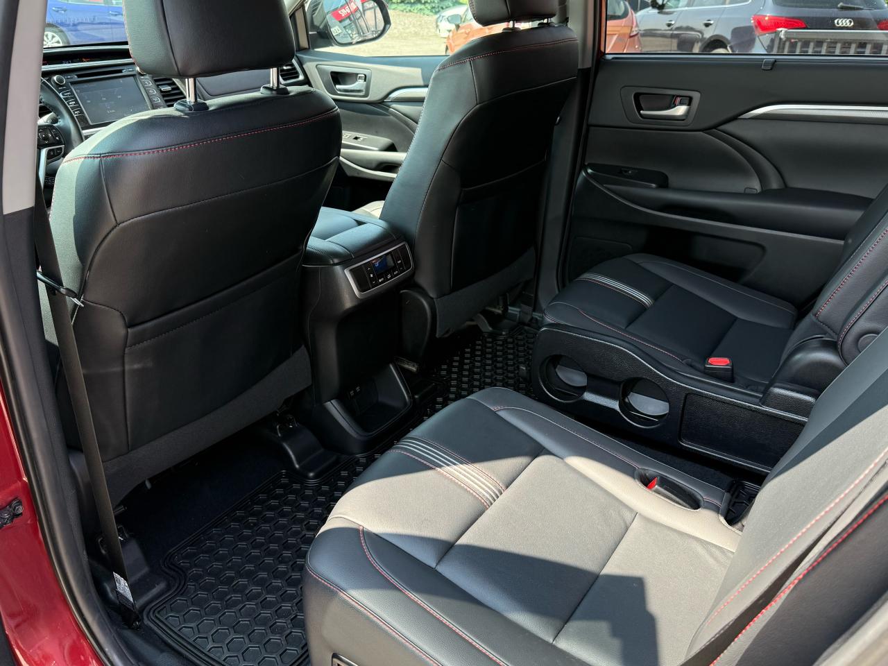 2019 Toyota Highlander XLE | Navigation | Backup Camera | Sunroof - Photo #10