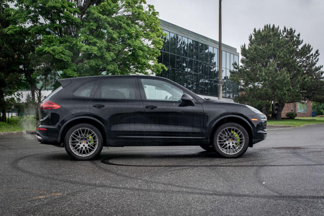 2017 Porsche Cayenne Hybrid S - Photo #5