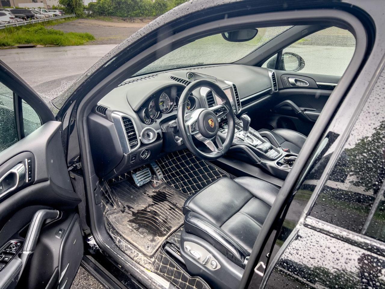 2017 Porsche Cayenne Hybrid S - Photo #9
