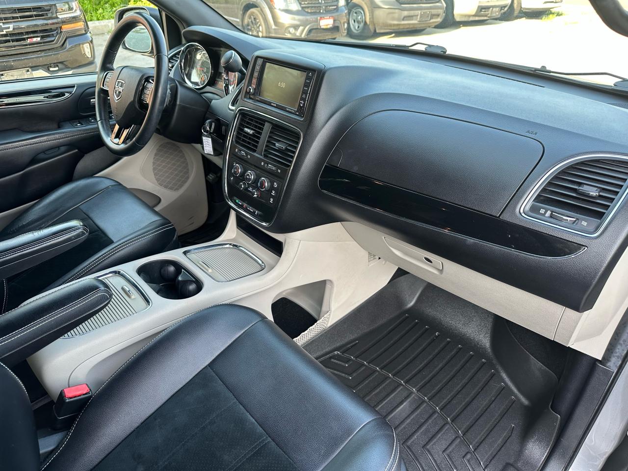 2017 Dodge Grand Caravan SXT Premium Plus - Photo #15