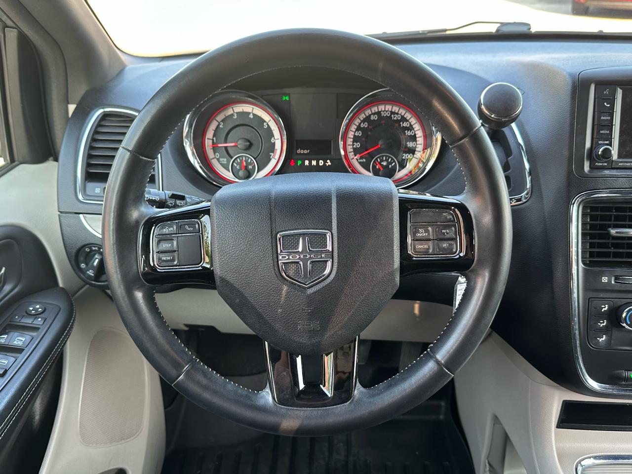 2017 Dodge Grand Caravan SXT Premium Plus - Photo #11