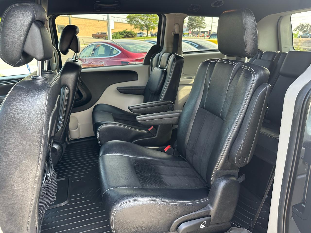 2017 Dodge Grand Caravan SXT Premium Plus - Photo #8